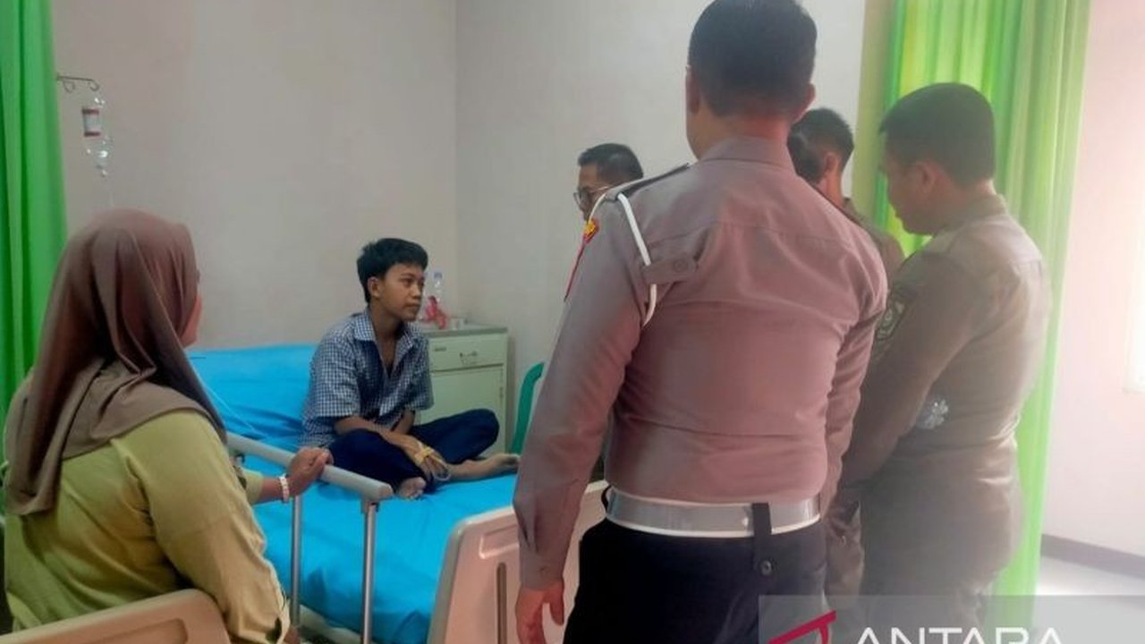 Empat siswa SMPN 1 Jonggol diduga keracunan setelah menyantap program Makan Bergizi Gratis (MBG), namun kepastian penyebabnya masih menunggu hasil lab. Apa sebenarnya yang terjadi?