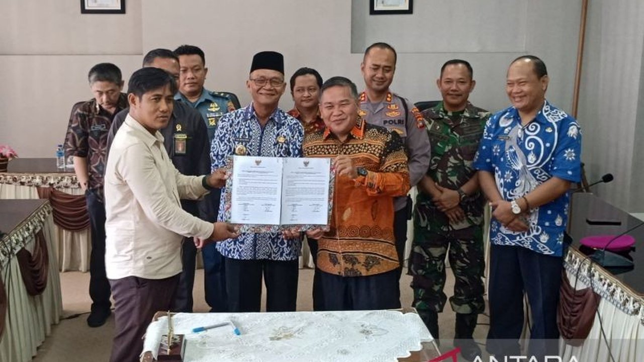 Pemerintah Kabupaten Bangka Barat menyalurkan Rp1,7 miliar **bantuan keuangan partai politik** kepada 12 parpol di DPRD setempat. Ketahui bagaimana dana hibah ini akan dimanfaatkan untuk demokrasi dan pendidikan politik.