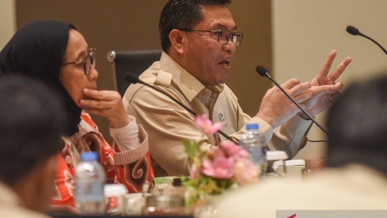 Badan Gizi Nasional (BGN) menghentikan operasional Satuan Pelayanan Pemenuhan Gizi (SPPG) yang terlibat kasus keracunan MBG minimal 14 hari untuk investigasi mendalam. Simak langkah selanjutnya yang diambil BGN.