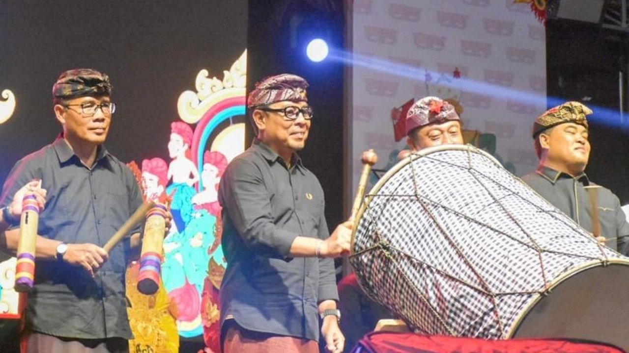 Padangsambian Kelod Festival 2025 resmi dibuka, menjadi ajang penting untuk memberdayakan pelaku seni, membangkitkan UMKM, serta memberikan ruang kreativitas bagi generasi muda di Denpasar.