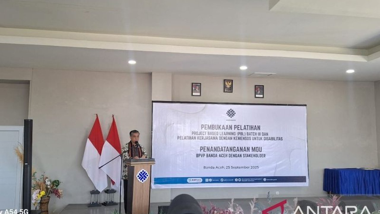 Menteri Ketenagakerjaan Yassierli mendorong perguruan tinggi perkuat kemampuan bahasa asing lulusan. Ini kunci utama membuka peluang kerja di Jepang & Eropa!