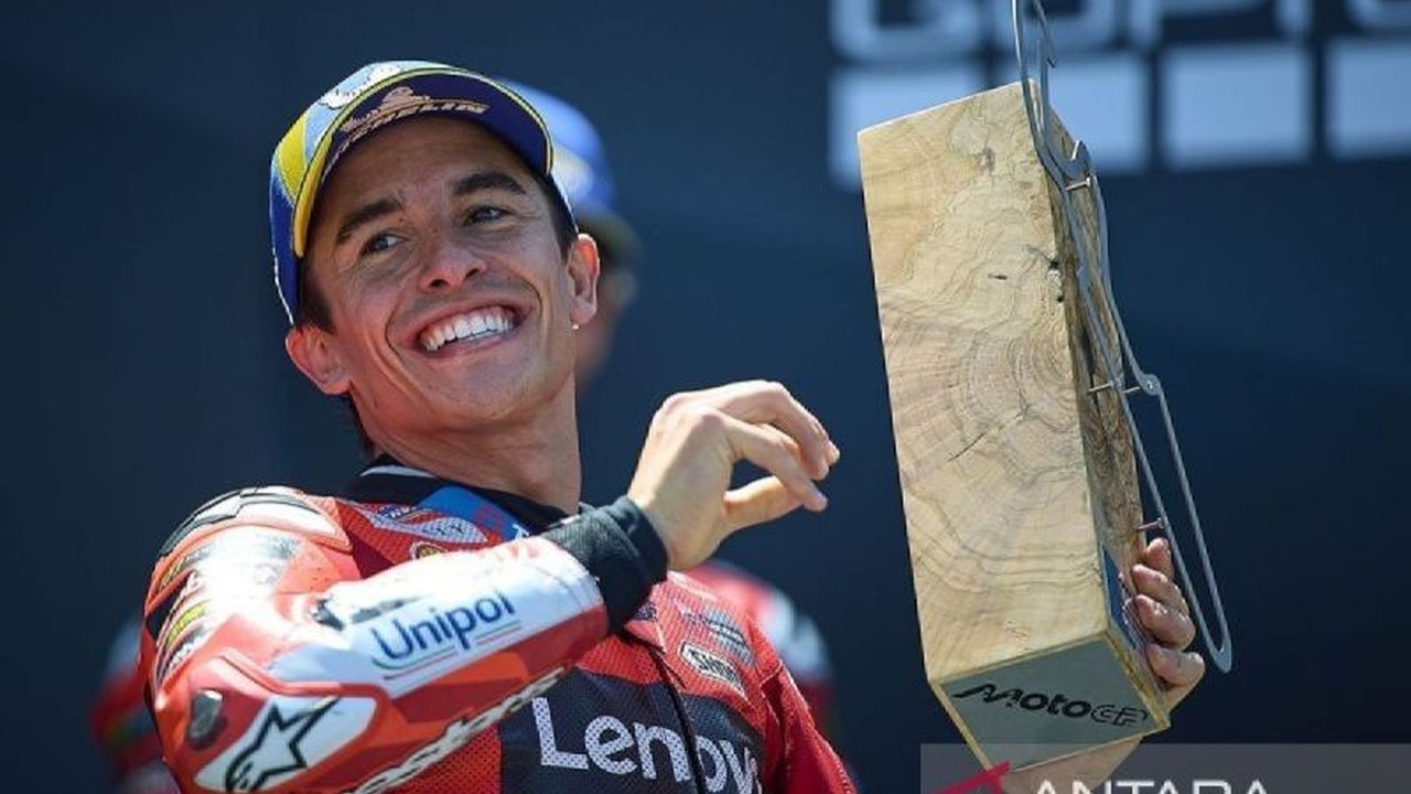 Pengaruh Marc Marquez di Gresini Racing terbukti signifikan, membawa tim dan adiknya, Alex Marquez, ke puncak performa di MotoGP 2025. Bagaimana strategi unik ini bekerja?