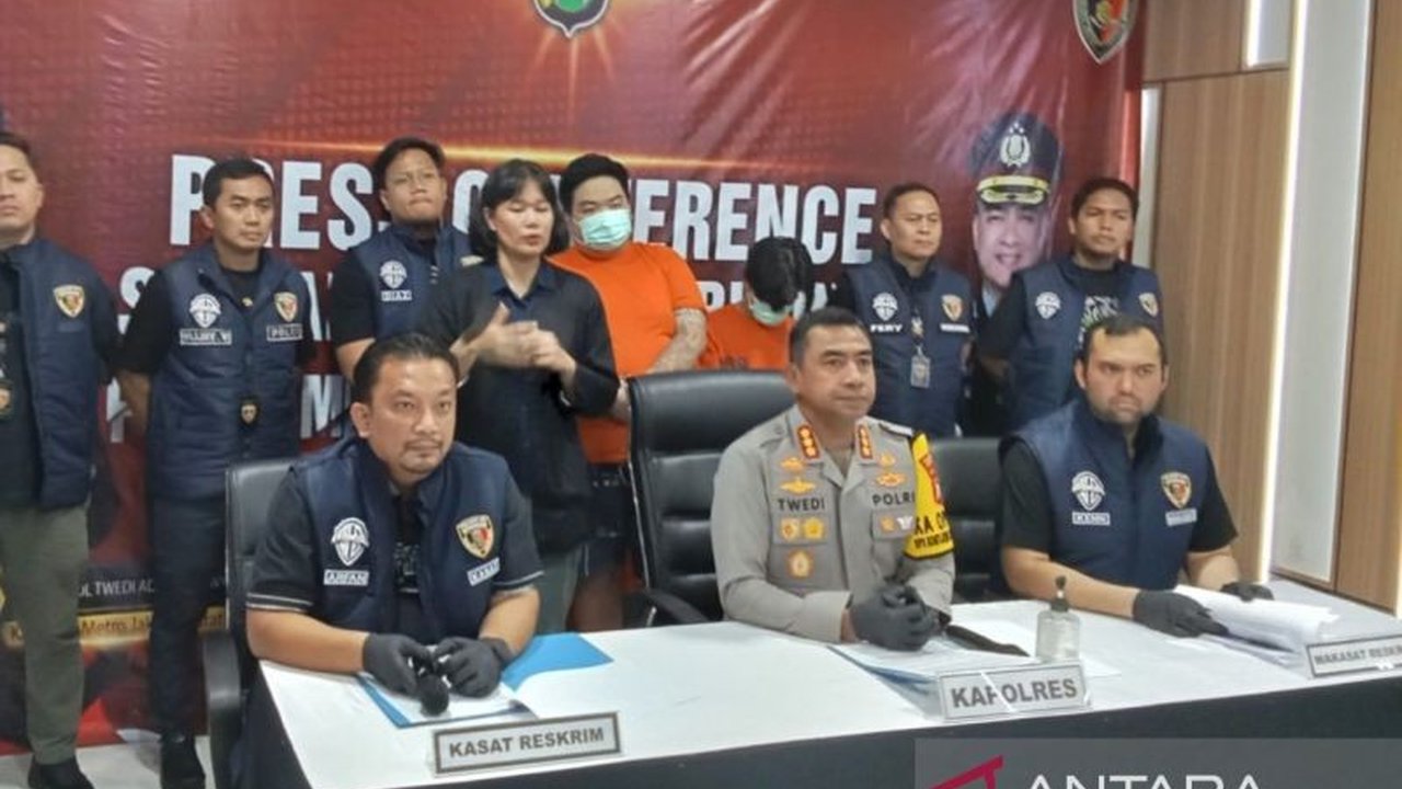 Dua pria di Jakarta Barat, berbekal kemampuan coding autodidak, berhasil meraup Rp100 juta dari operasi judi online. Bagaimana mereka ditangkap?