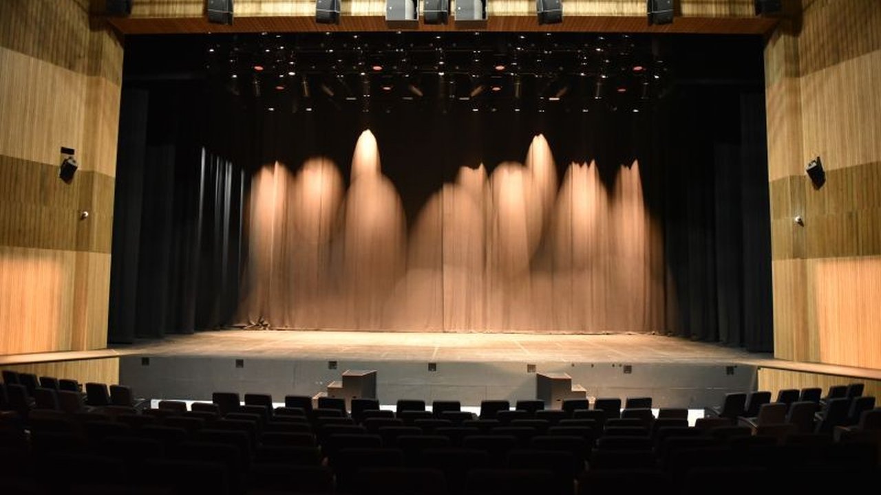 Malam final Abang None Jakarta 2025 akan digelar di Graha Bhakti Budaya, Taman Ismail Marzuki (TIM) yang telah direvitalisasi. Siapakah yang akan menjadi duta budaya Ibu Kota?