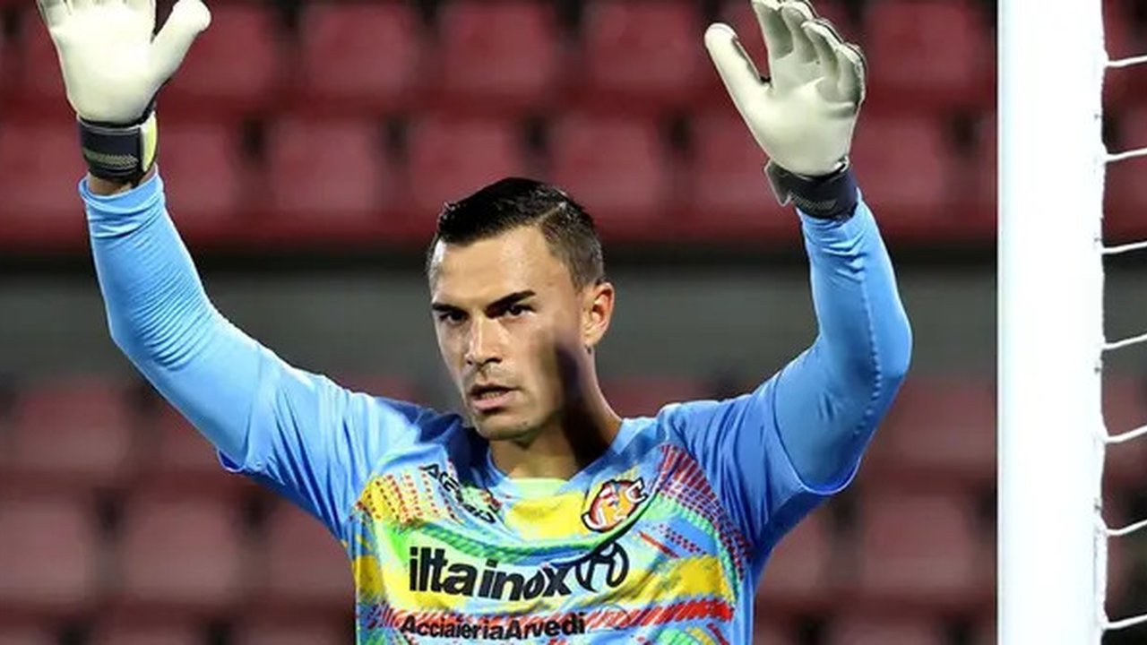 Emil Audero Mulyadi beraksi membela Cremonese di Serie A 2025/2026). (Doc Cremonese)