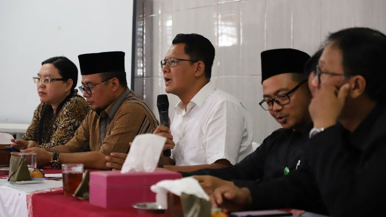 Wakil Bupati Sleman, Danang Maharsa, menegaskan persatuan kesatuan adalah kunci utama harmoni di tengah keberagaman. Temukan bagaimana FKUB menjadi garda depan.