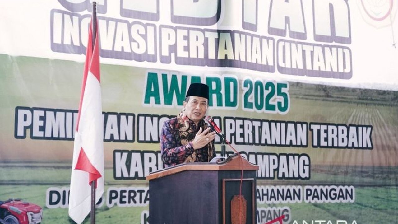 Pemkab Sampang meluncurkan Program Intani untuk mendongkrak produksi pertanian, memperkenalkan inovasi seperti smart farming dan hidroponik yang memberdayakan petani tanpa lahan luas.