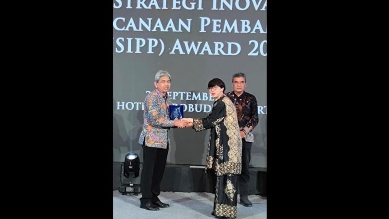 Kabupaten Trenggalek berhasil meraih dua penghargaan bergengsi SIPP Award Trenggalek 2025, menunjukkan komitmen kuat terhadap pembangunan berkelanjutan. Apa saja kategori yang berhasil diraih?