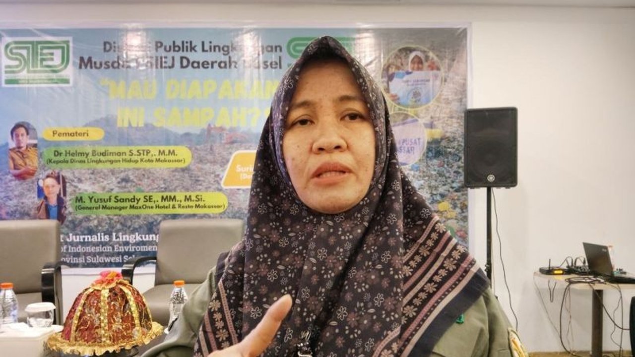 Dinas Lingkungan Hidup (DLH) Kota Makassar meluncurkan program 1.000 Biopori untuk mengolah limbah organik rumah tangga menjadi pupuk kompos, sekaligus mengurangi tumpukan sampah dan mencegah genangan air.