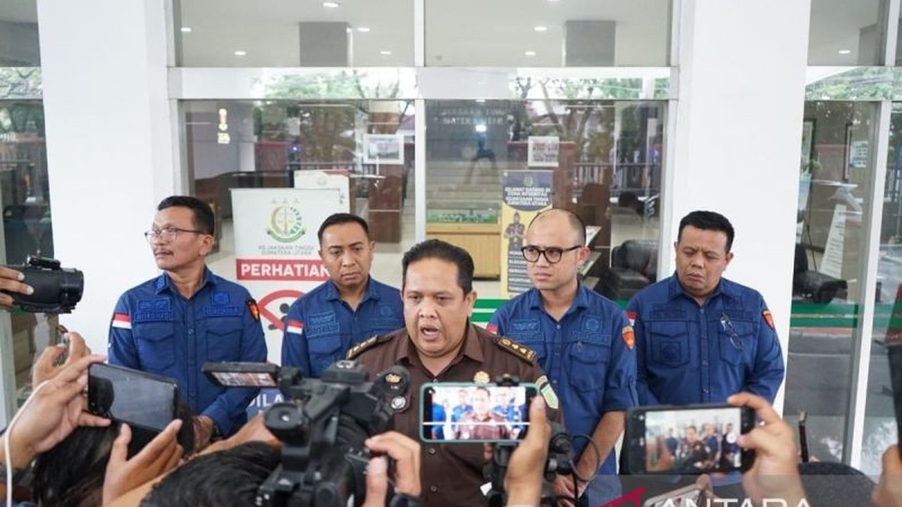 Kejaksaan Tinggi Sumatera Utara (Kejati Sumut) telah memeriksa 45 saksi terkait dugaan Korupsi Jual Aset PTPN I seluas 8.077 hektare, memicu pertanyaan besar tentang proses pengalihfungsian lahan.