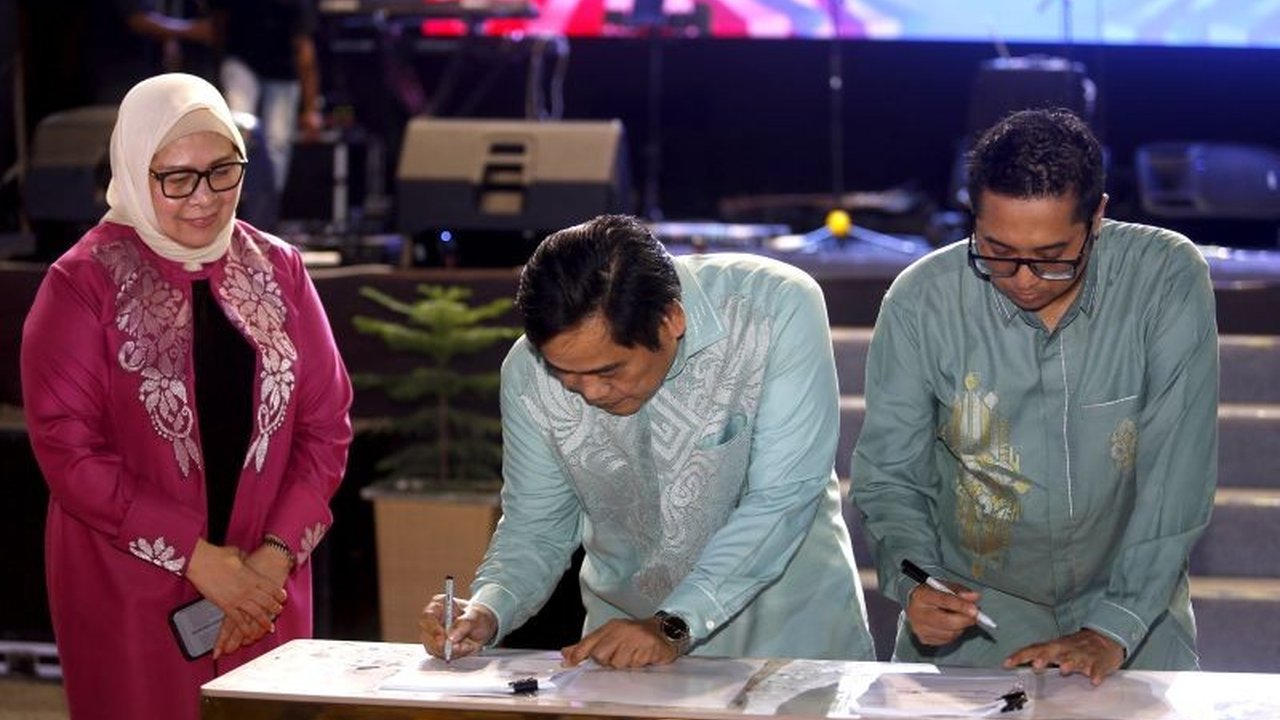 PT Bank Tabungan Negara (BTN) bersama Pemkot Gorontalo sukses menggelar Halal Festival 2025 di Lapangan Taruna Remaja, merangkul ratusan UMKM lokal. Simak dampaknya bagi ekonomi daerah!