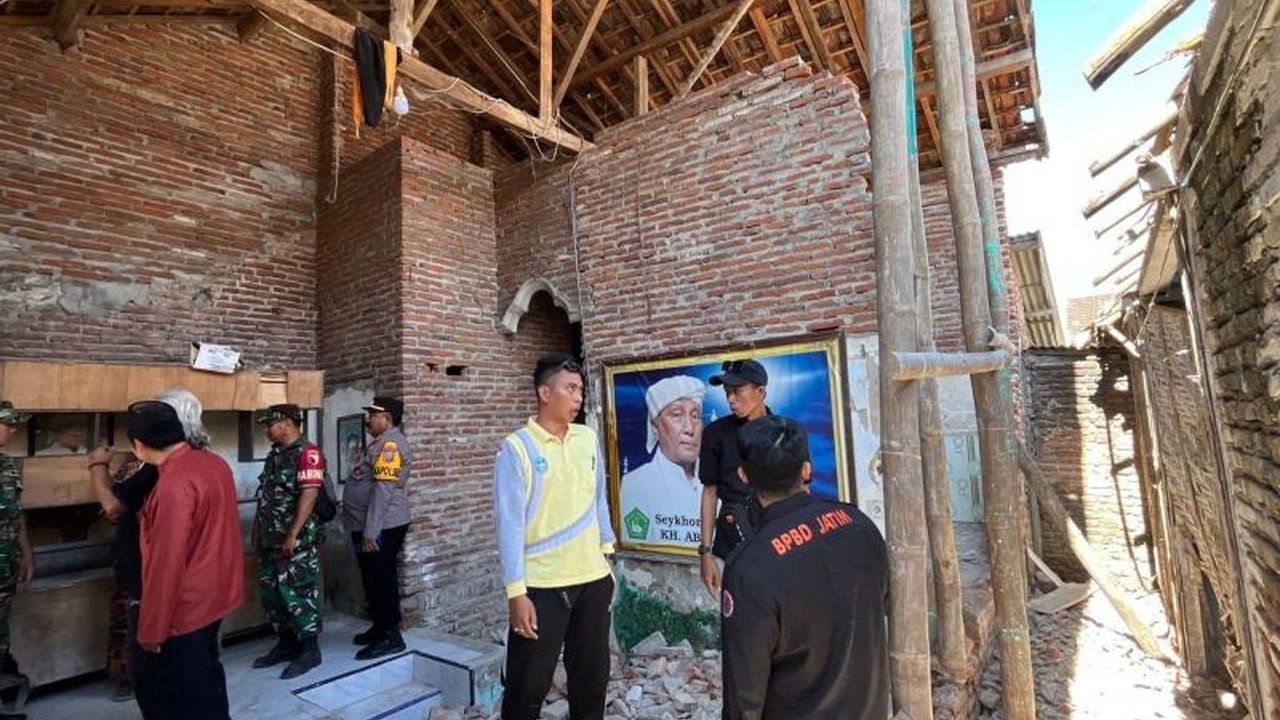 Pasca Gempa Banyuwangi magnitudo 5,7, BPBD Jatim bergerak cepat mengirimkan personel dan logistik, sementara 19 gempa susulan tercatat. Bagaimana dampak kerusakan yang terjadi?