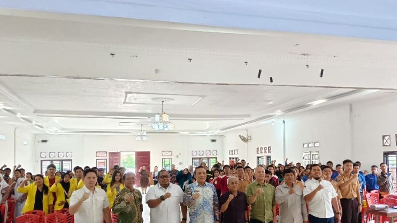 Densus 88 Antiteror dan Kesbangpol Sumut menggandeng lebih dari 200 mahasiswa Karo sebagai duta pencegahan terorisme, menyoroti bahaya rekrutmen online dan radikalisme.