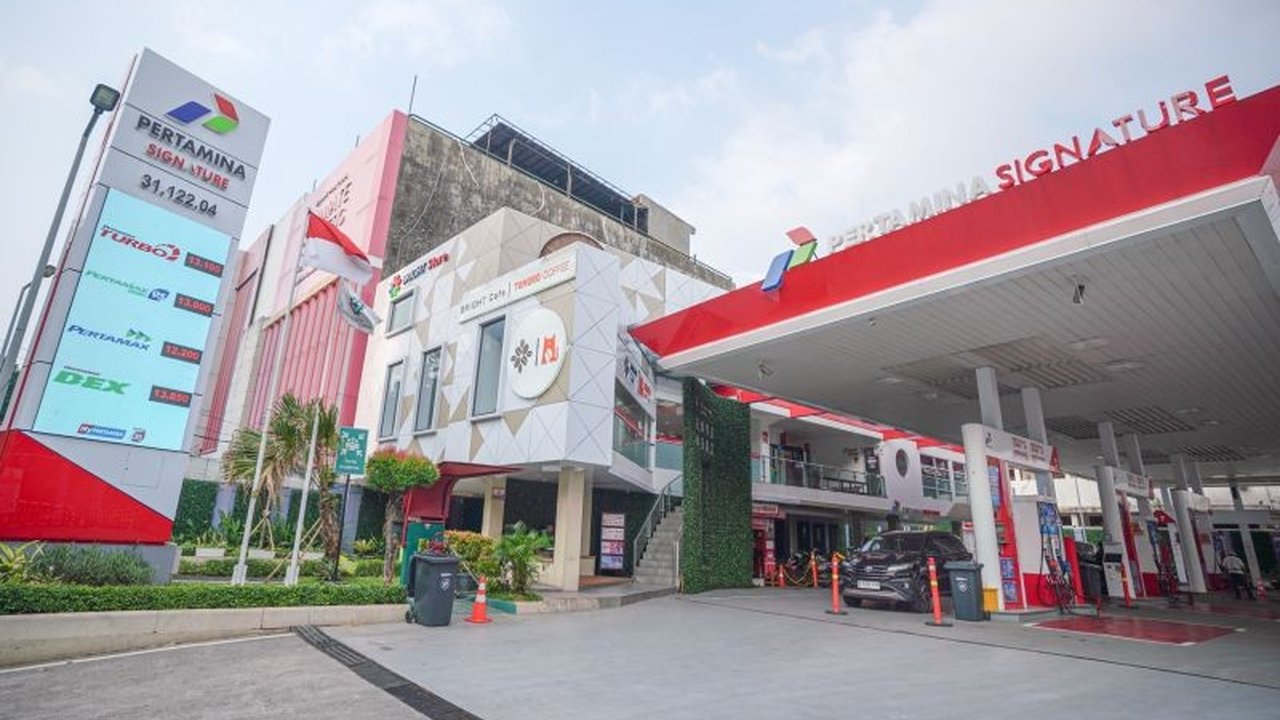 Pertamina Patra Niaga resmi meluncurkan SPBU Pertamina Signature di Pondok Indah, menawarkan pengalaman baru dengan fasilitas lengkap dan layanan premium. Penasaran apa saja?