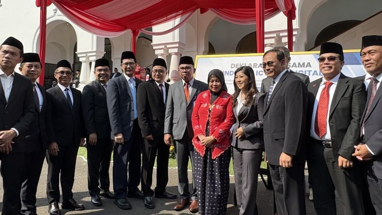 Menkomdigi mengungkapkan 2.333 desa di Indonesia belum memiliki koneksi internet. Kondisi ini menyoroti tantangan besar digitalisasi dan pentingnya kolaborasi untuk pemerataan akses.
