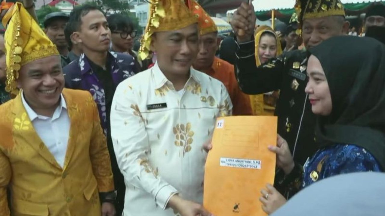 Kepala BKN Zudan Arif Fakrulloh mengingatkan PPPK Pemkot Palu untuk bekerja berlandaskan nilai AKHLAK dan Panca Prasetya Korpri demi pelayanan publik optimal. Simak pesan lengkapnya!
