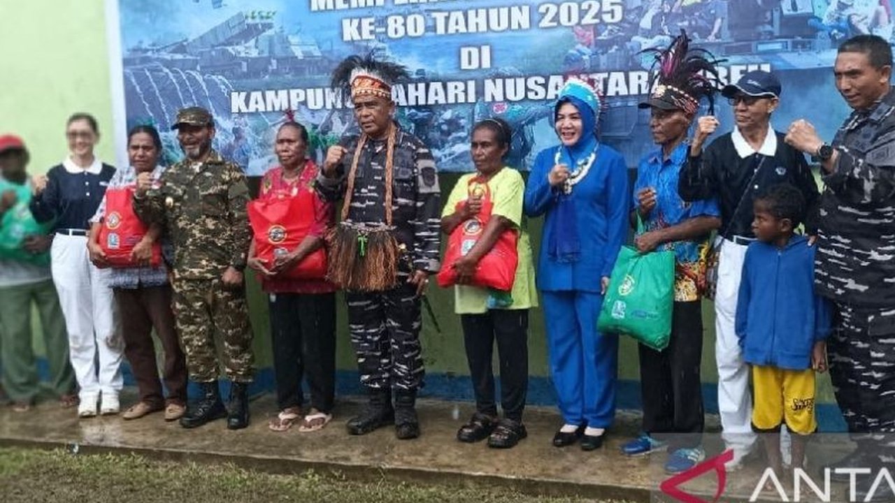 Pemerintah Kabupaten Biak Numfor mengapresiasi peran vital warga Kampung Bahari Nusantara (KBN) Urfu dalam menjaga SDA kelautan. Temukan bagaimana partisipasi mereka menjadi kunci keamanan maritim.