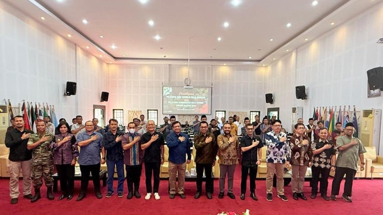 Densus 88 AT Polri berkolaborasi dengan Kementan mengadakan Pelatihan Eks Napiter dalam pengolahan susu dan juru sembelih halal. Ini adalah upaya preemtif Polri dalam pembinaan masyarakat.