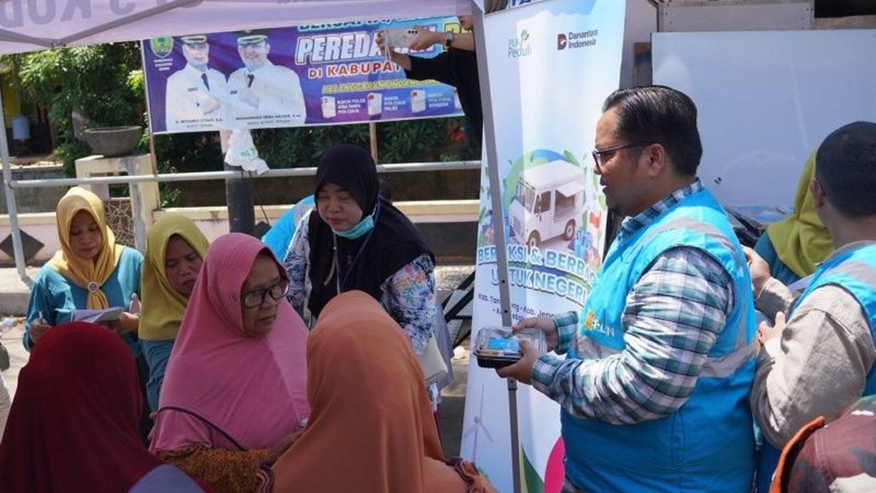 PLN UID Jateng dan DIY serius berantas stunting di Jepara melalui program 'Beraksi dan Berbagi untuk Negeri', bagikan makanan bergizi dan edukasi kesehatan. Simak dampaknya!