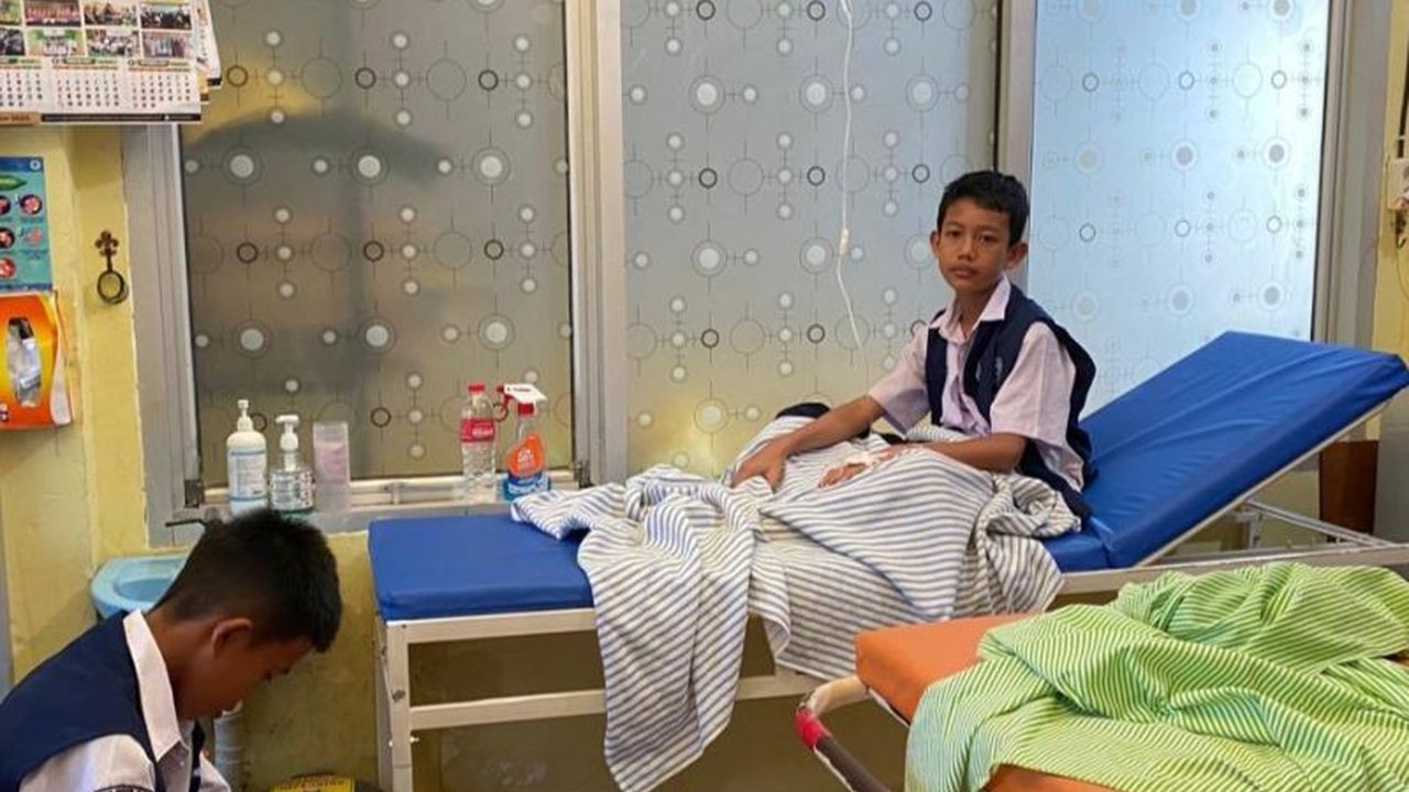 DPRD OKU segera memanggil Dinas Kesehatan dan Pendidikan terkait insiden **keracunan MBG** yang menimpa belasan siswa SMPN 9, memicu pertanyaan serius akan pengawasan program.