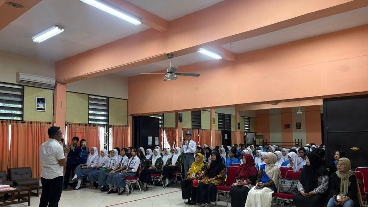 KPU Makassar tingkatkan kesadaran politik siswa SMA di Kota Makassar melalui program Grebeg, menyasar Gen Z agar memahami demokrasi dan pentingnya partisipasi pemilu.