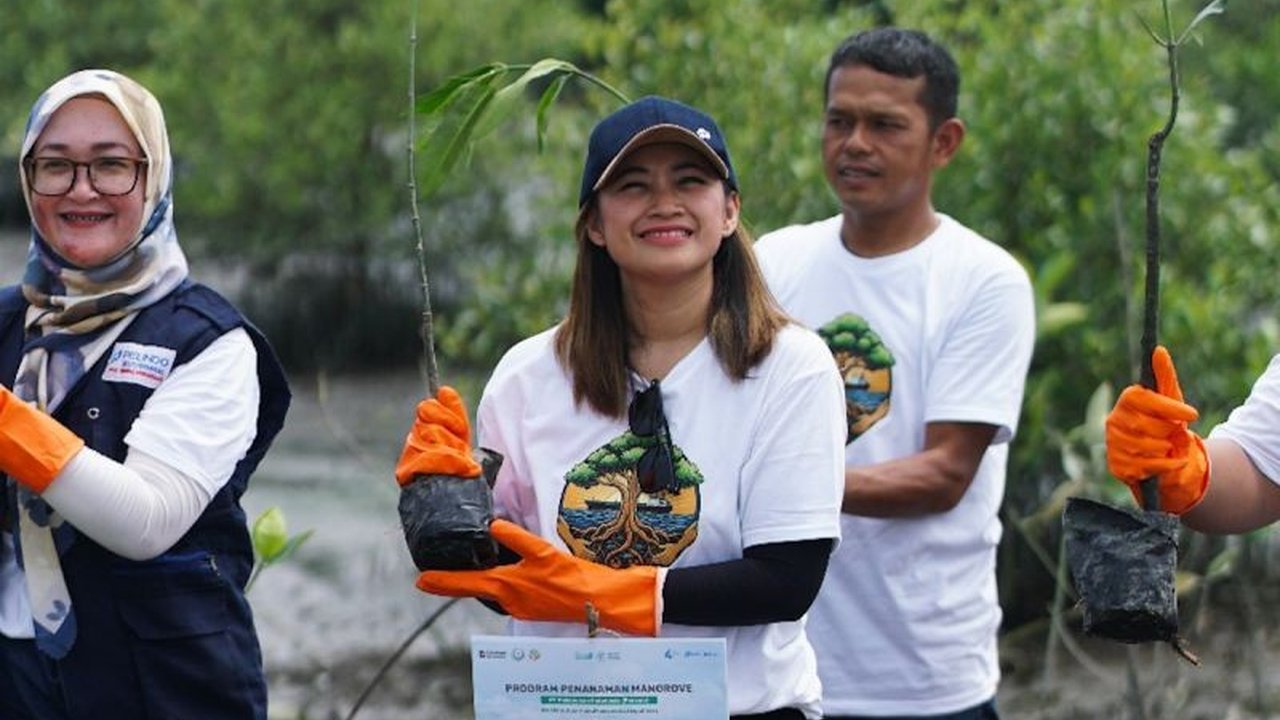 PTP Nonpetikemas, bagian dari Pelindo Multi Terminal, melakukan penanaman mangrove besar-besaran di Medan. Aksi ini bertujuan menjaga ekosistem pesisir dan lingkungan berkelanjutan.