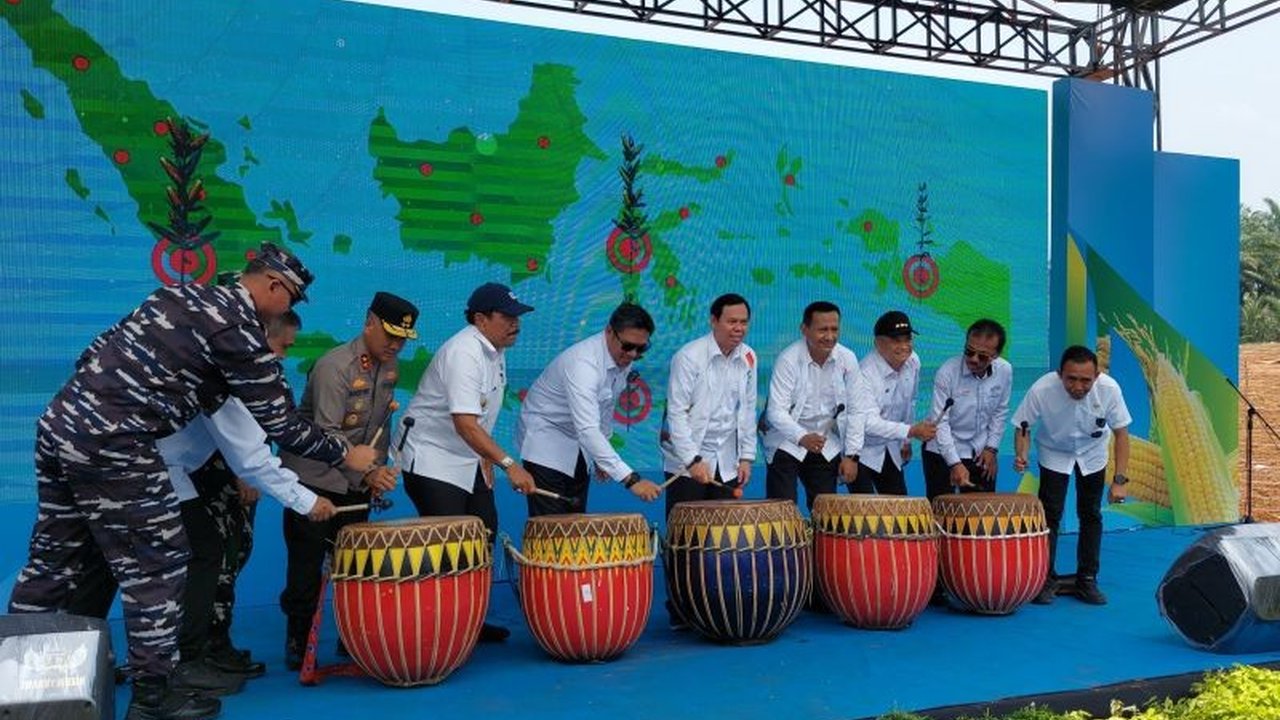DPD RI resmi meluncurkan Program Senator Peduli Ketahanan Pangan di empat provinsi, mendukung visi Presiden Prabowo Subianto menjadikan Indonesia lumbung pangan dunia. Apa saja langkah konkretnya?