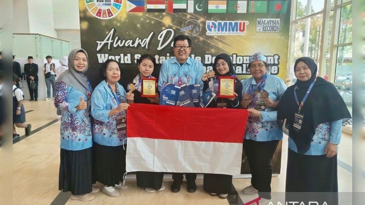 SMPN 1 Sampit Raih Penghargaan Internasional di ajang World Sustainable Development Goal Challenge Malaysia, membuktikan kualitas pendidikan Indonesia di kancah global.