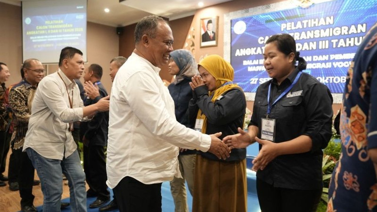 Bupati Sleman menegaskan program Transmigrasi bukan hanya perpindahan fisik, melainkan juga mentalitas dan semangat membangun peradaban baru. Simak detail pelatihan calon transmigran!