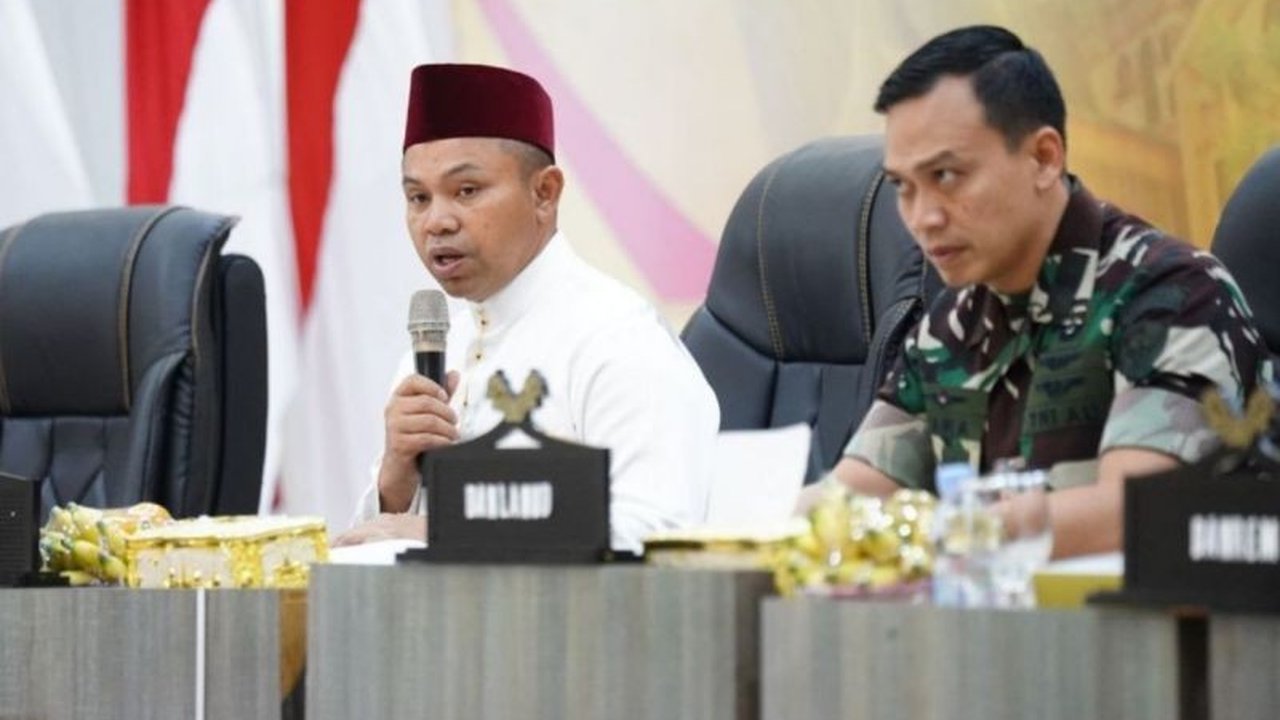 Gubernur Riau Abdul Wahid mengeluarkan surat edaran tegas melarang pungutan pejabat di lingkungannya, menandai komitmen kuat dalam upaya pencegahan korupsi dan gratifikasi.
