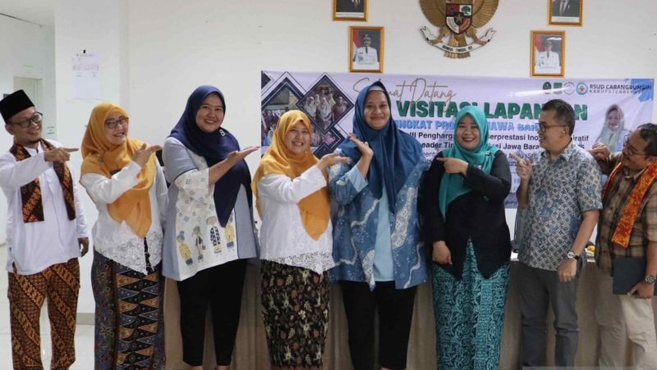 Seorang dokter dari RSUD Cabangbungin Bekasi, drg. Yunita Ambarwati, berhasil menembus 10 besar kandidat PNS Berprestasi Jabar 2025 kategori 'Future Leader' berkat inovasinya.