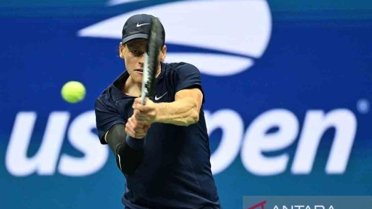 Jannik Sinner menunjukkan ketangguhan mentalnya di China Open, berhasil mengatasi perlawanan sengit Terence Atmane meski sempat kehilangan satu set. Akankah ia terus melaju?