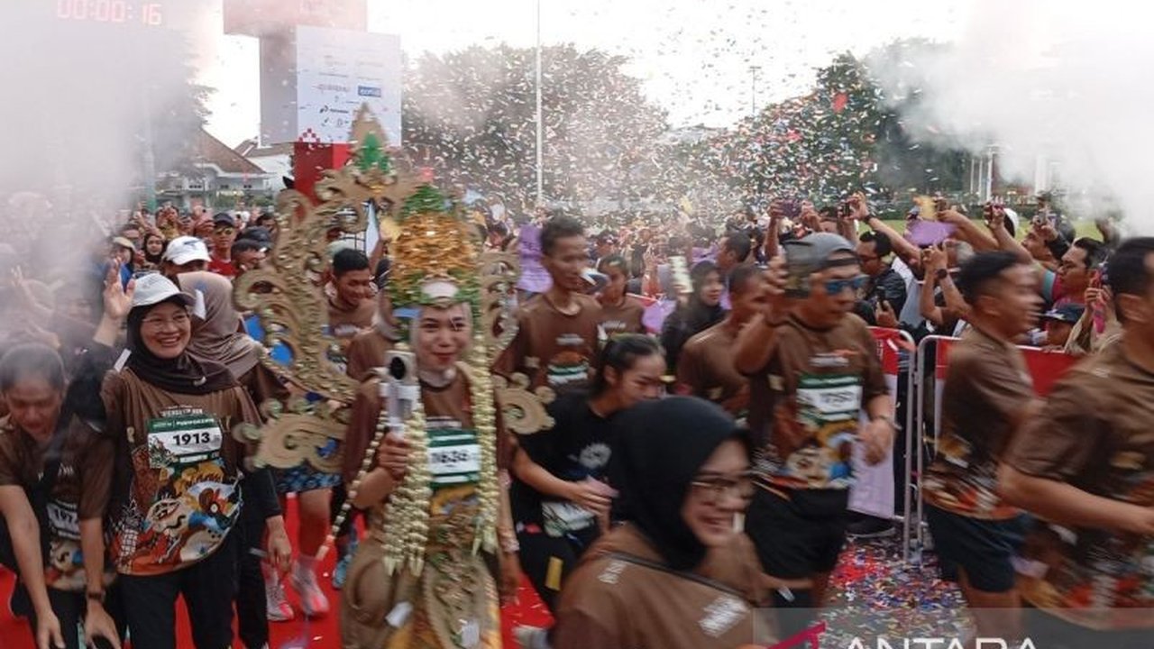 Friendship Run di Purwokerto, bagian dari Borobudur Marathon 2025, sukses menarik 1.000 pelari dan dinilai Bupati Sadewo Tri Lastiono mampu memperkuat Sport Tourism Banyumas serta ekonomi kreatif.