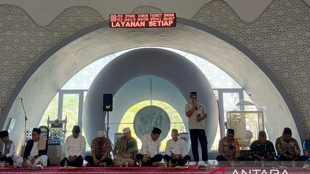 Pangkalpinang, ibu kota Bangka Belitung, bertekad menjadi kota kerukunan umat beragama nasional. Belum pernah terjadi konflik agama, bagaimana rahasia toleransi di sana?