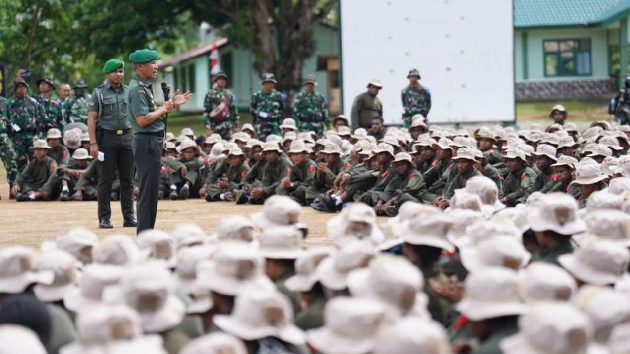 Pangdam XVII Cenderawasih menegaskan **bela negara generasi muda Papua** krusial untuk disiplin dan kepemimpinan. Ini fondasi penting menuju Indonesia Emas. Simak selengkapnya!