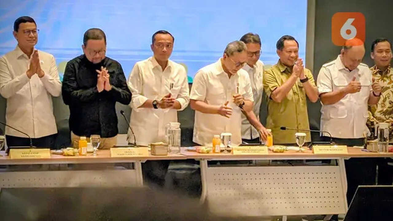 Menteri Perdagangan Zulkifli Hasan nyatakan insiden keracunan bukan sekadar angka. Pemerintah ambil langkah cepat perbaiki MBG demi jaminan makanan aman dan bergizi bagi anak. (Foto: Ade Nasi