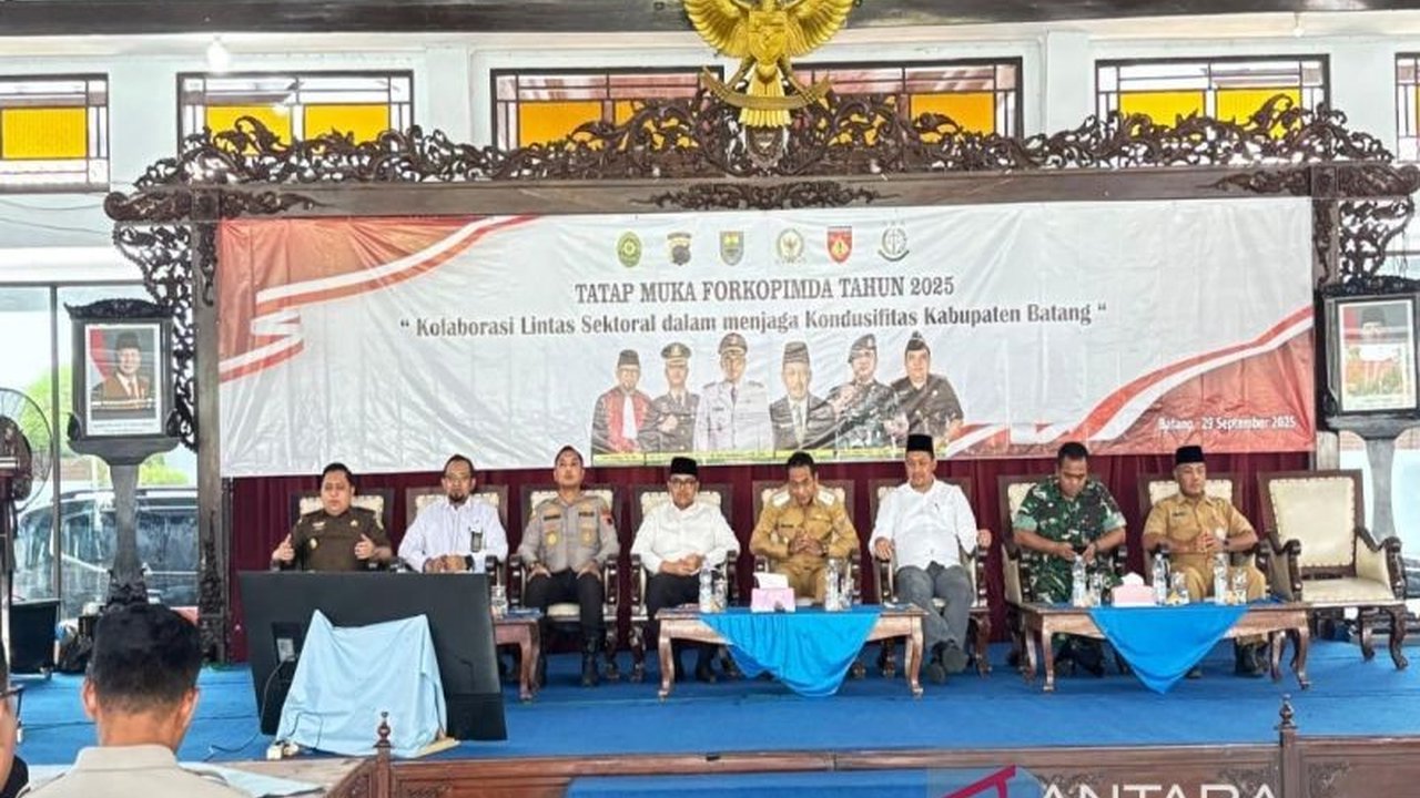 Pemerintah Kabupaten Batang mengimbau warganya untuk bijak bermedia sosial, mengingatkan bahwa tidak semua informasi di platform digital adalah fakta. Simak pentingnya verifikasi!