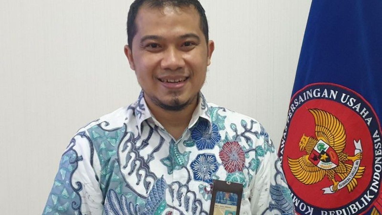 KPPU DIY menyambut baik kebijakan pemerintah terkait Pengaturan Impor BBM non-subsidi untuk ketahanan energi, namun mengingatkan potensi risiko dominasi pasar dan persaingan usaha yang tidak sehat. Simak analisis lengkapnya!