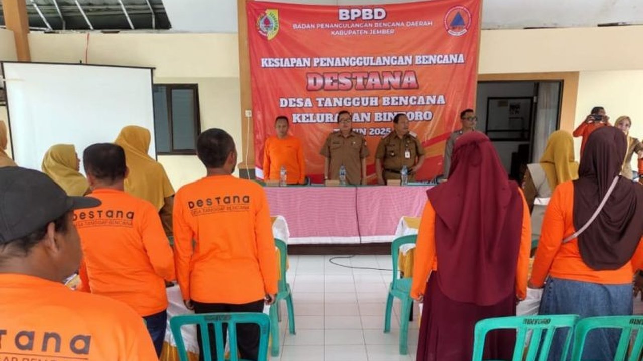 BPBD Jember memperkuat peran Destana di desa/kelurahan untuk siaga bencana jelang musim hujan. Meskipun lebih dari 50% Destana terbentuk, banyak yang vakum. Apa langkah selanjutnya untuk Destana Jember?