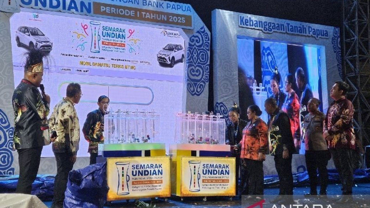 Bank Papua sukses menggelar penarikan undian tabungan 'Gebyar Bumi Cenderawasih' periode pertama 2025 dengan total hadiah Rp1,02 miliar. Siapa saja pemenangnya?