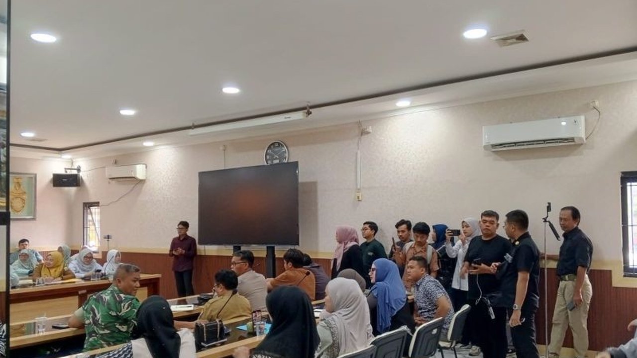 Wali murid SDIT Al Izzah Serang keberatan dengan program Makanan Bergizi Gratis (MBG) karena merasa tidak membutuhkan dan khawatir risiko di lingkungan sekolah. Simak alasan lengkap penolakan MBG SDIT Al Izzah.