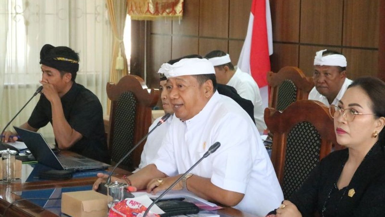 DPRD Buleleng tengah mengintensifkan penyusunan naskah akademik Raperda Pendidikan Widyalaya dan Pasraman. Langkah ini bertujuan memperkuat pendidikan Hindu di Bali, bagaimana detailnya?