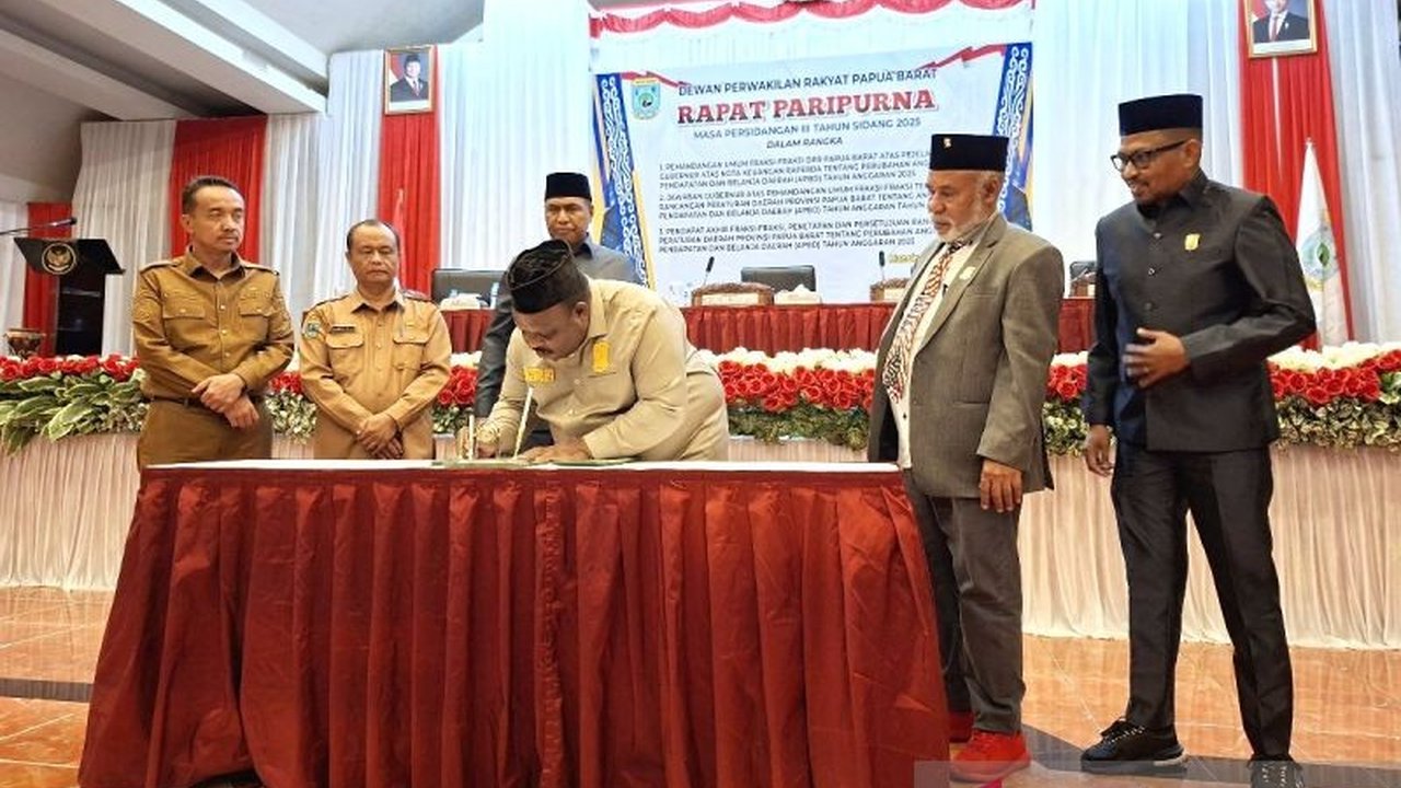 DPRP Papua Barat resmi menyetujui APBD Perubahan 2025 senilai Rp3,77 triliun, meningkat signifikan untuk program strategis. Simak rincian alokasi dan prioritasnya!