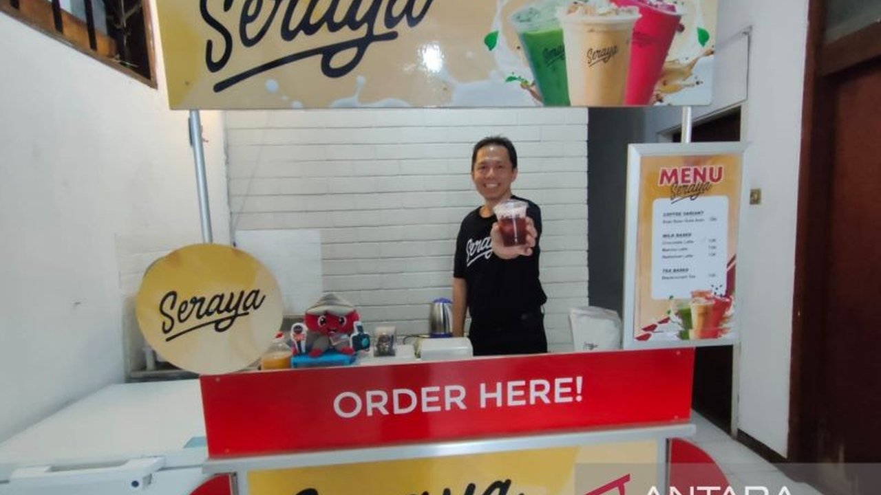 Betha Siarif, penyintas stroke, bangkit dari keterpurukan dan menemukan kembali kepercayaan dirinya melalui Kopi Seraya Dago, sebuah kafe inklusif di Bandung. Kisah inspiratif ini akan membuat Anda terharu!