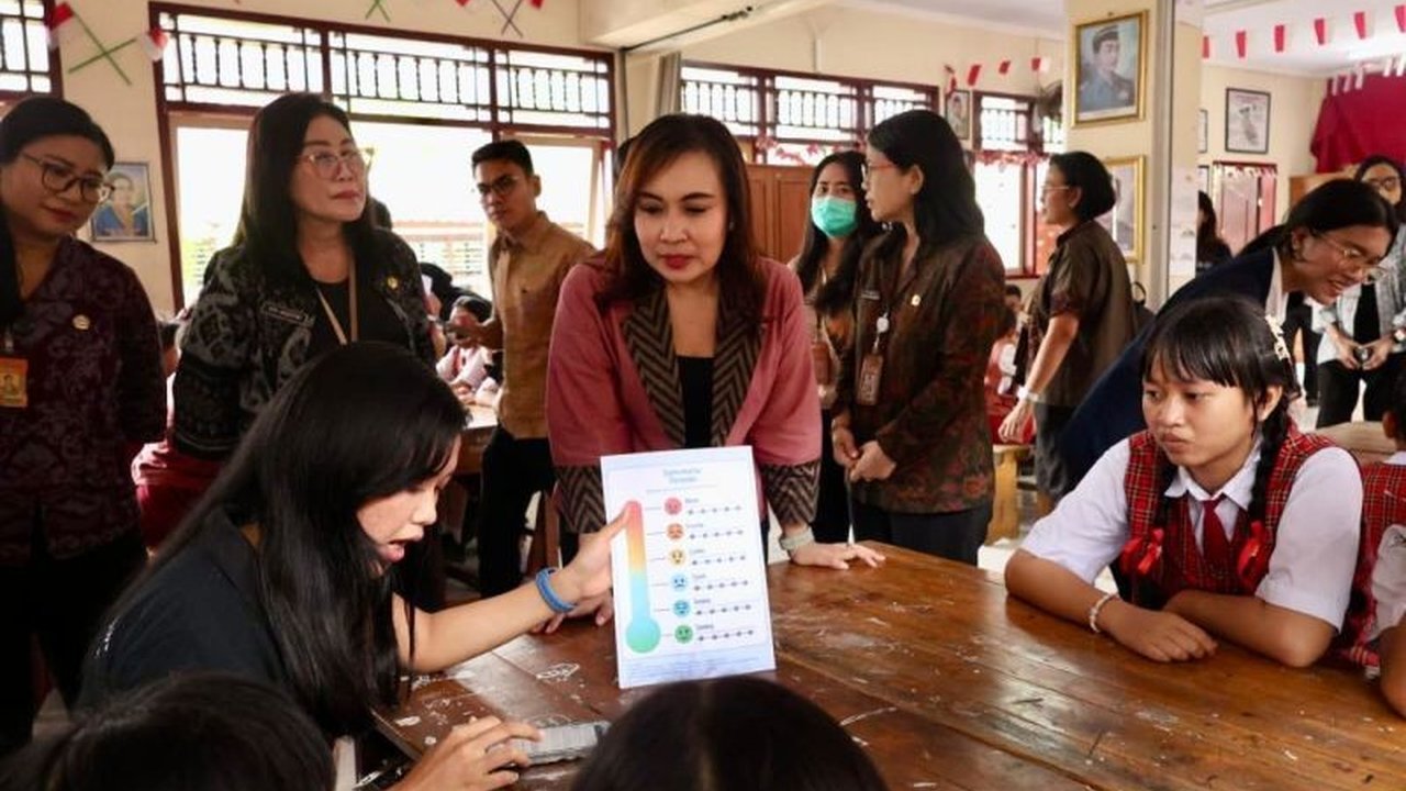 Pemerintah Kota Denpasar berkolaborasi dengan Himpsi Bali memberikan terapi pemulihan pascabanjir kepada puluhan siswa SD Negeri 12 Dauh Puri. Bagaimana program ini membantu anak-anak?
