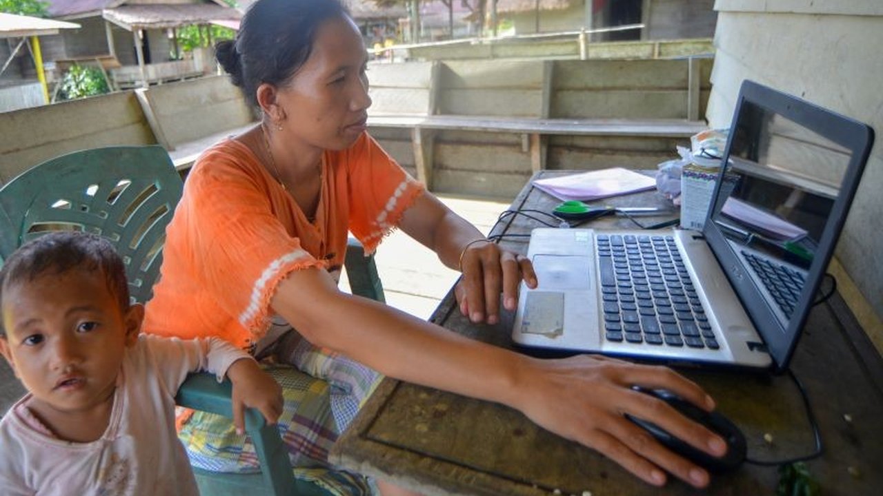 Pemerintah Kabupaten Mukomuko terus memperluas jangkauan Internet Gratis, kini 93 desa telah menikmatinya. Bagaimana program ini mengubah konektivitas di daerah tersebut?