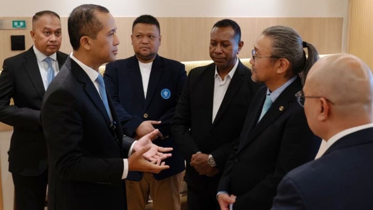 Kementrans, Ehime University, dan IPB University berkolaborasi menyiapkan Beasiswa Transmigrasi Patriot S2. Program ini memungkinkan mahasiswa tinggal dan belajar langsung di kawasan transmigrasi, sekaligus mengoptimalkan bonus demografi Indonesia.