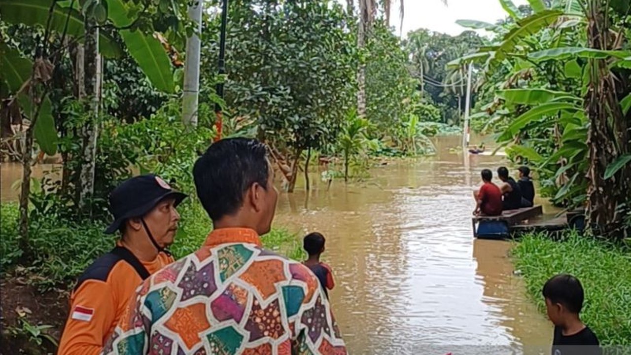 Banjir OKU Sumsel merendam 103 rumah dan 384 jiwa terdampak akibat curah hujan tinggi. BPBD OKU telah menerjunkan personel dan mengimbau masyarakat tetap waspada.