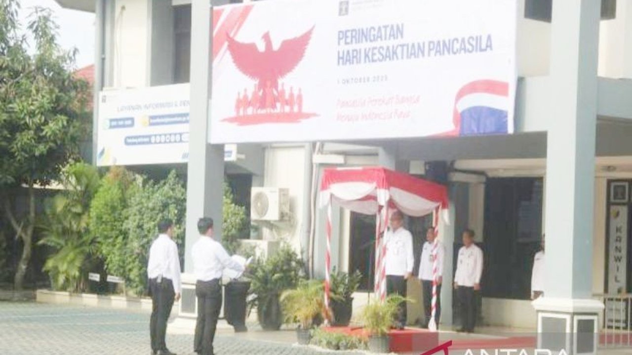 Kantor Wilayah Kementerian Hukum Kalimantan Selatan (Kemenkum Kalsel) menegaskan Pancasila sebagai landasan utama bagi ASN dalam melayani masyarakat. Bagaimana nilai-nilai luhur ini diinternalisasi untuk memperkuat persatuan bangsa?