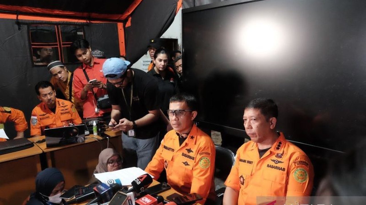 Basarnas kembali melakukan evakuasi korban Ponpes Al Khoziny di Sidoarjo, menemukan lima orang lagi, menambah total 18 korban. Bagaimana nasib mereka yang ditemukan?